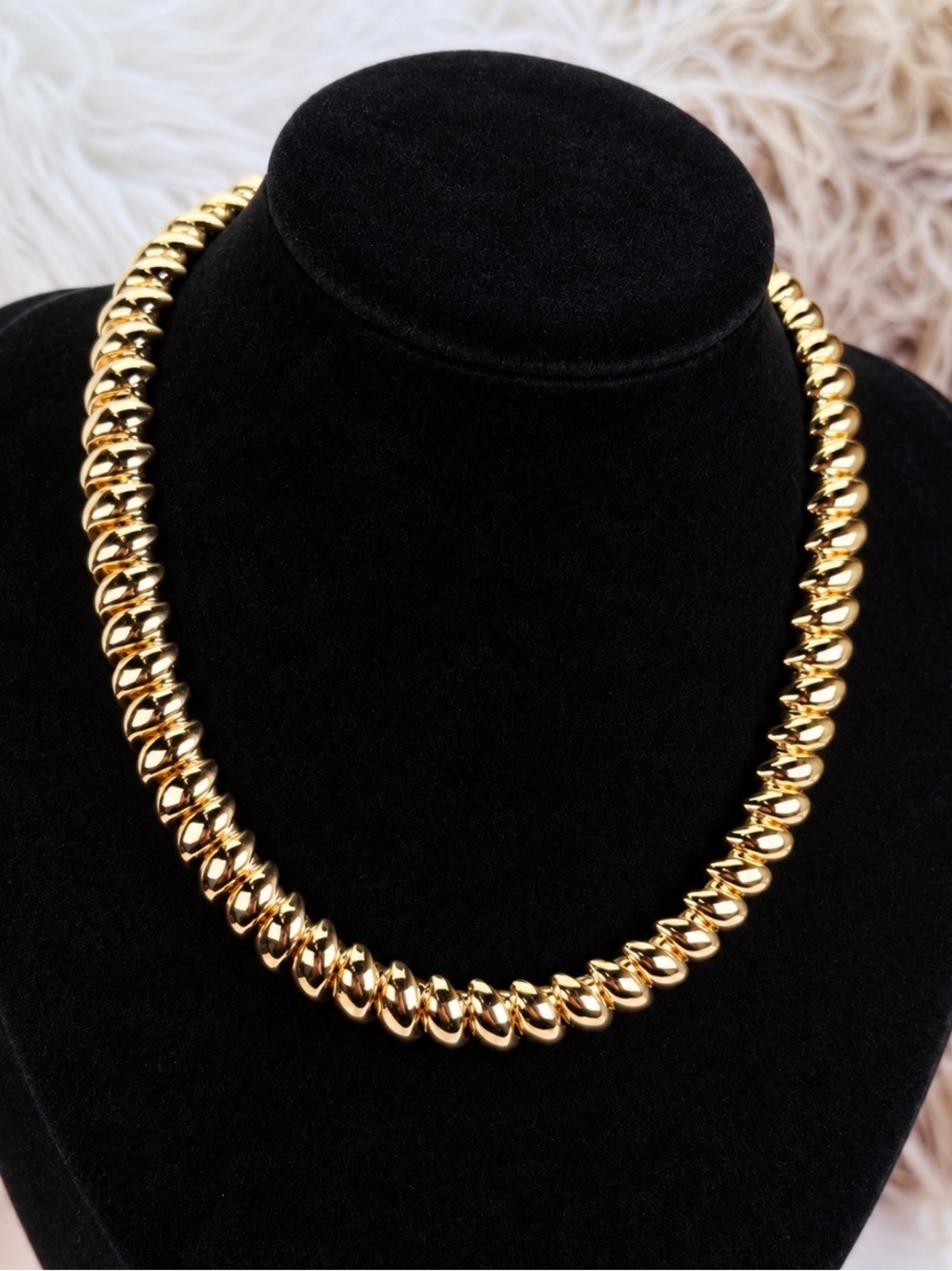 Bold Gold Tone Sculptural Ribbed Statement Collar Necklace Vintage Glam